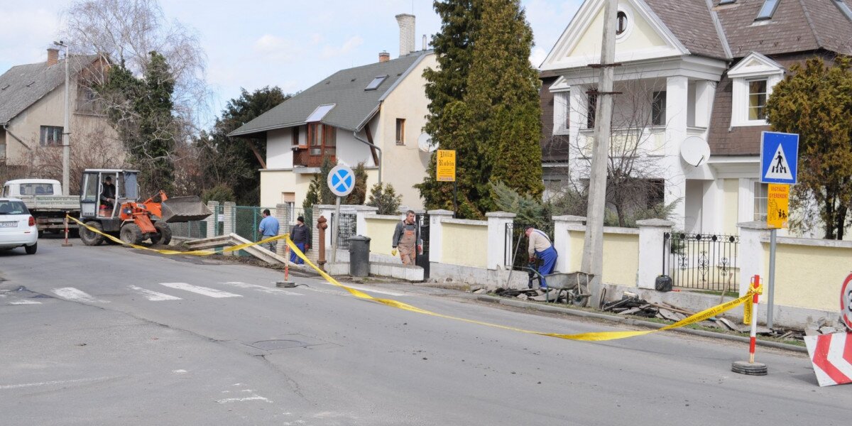 A tervezett ütemben haladnak a közterület felújítások Balatonföldváron (1)