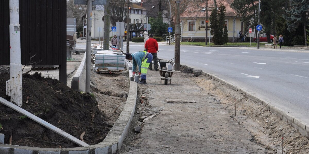 A tervezett ütemben haladnak a közterület felújítások Balatonföldváron (2)